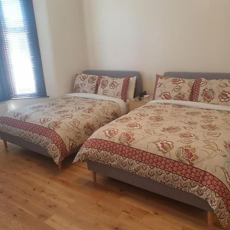 London Luxury 2 Bedroom Flat 5Min Walk From Overground, With Free Wifi, Free Parking-Sleeps X6 일포드 외부 사진