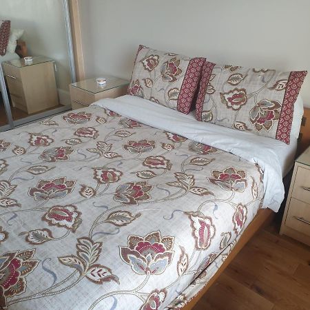 London Luxury 2 Bedroom Flat 5Min Walk From Overground, With Free Wifi, Free Parking-Sleeps X6 일포드 외부 사진