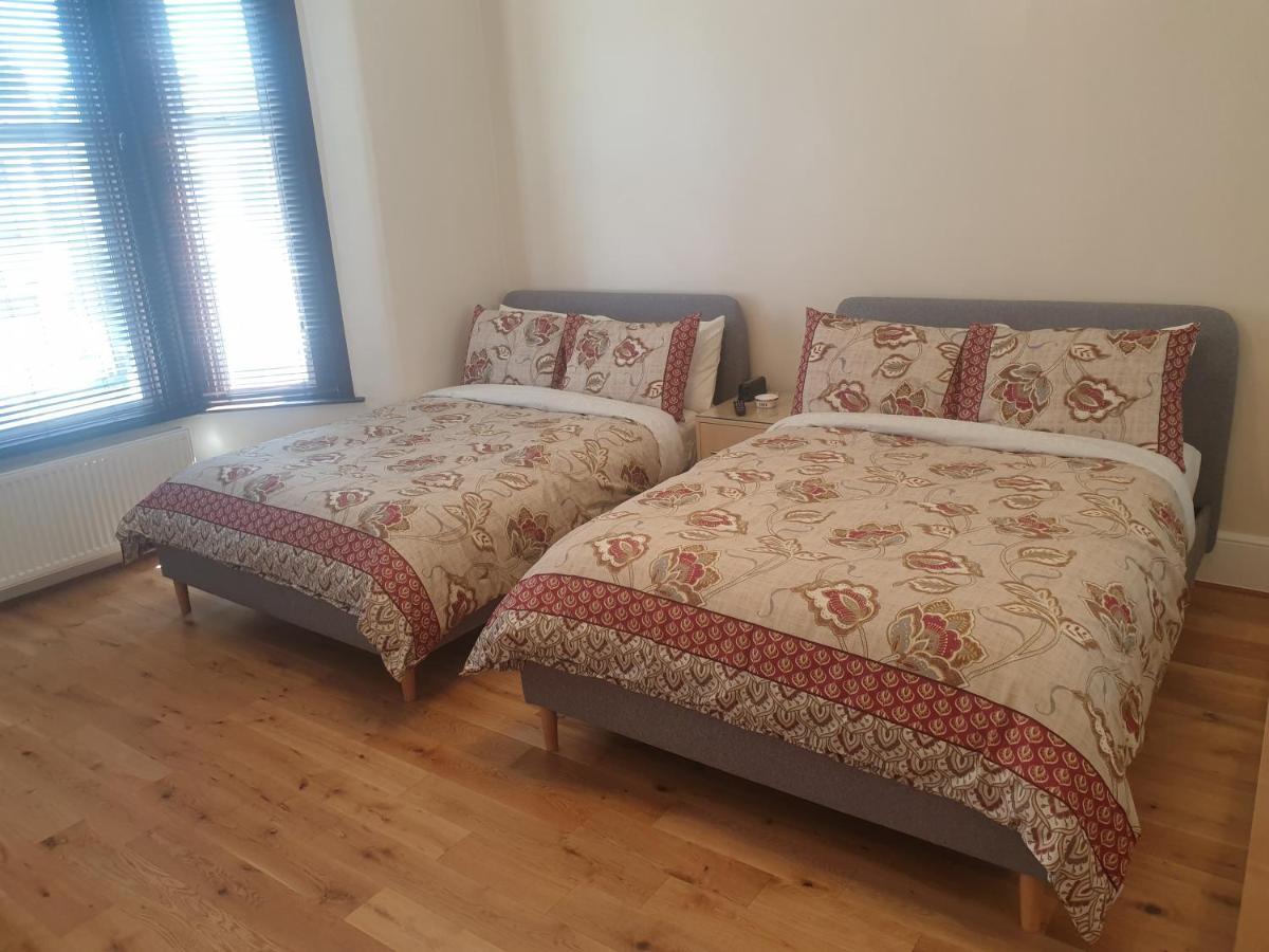 London Luxury 2 Bedroom Flat 5Min Walk From Overground, With Free Wifi, Free Parking-Sleeps X6 일포드 외부 사진