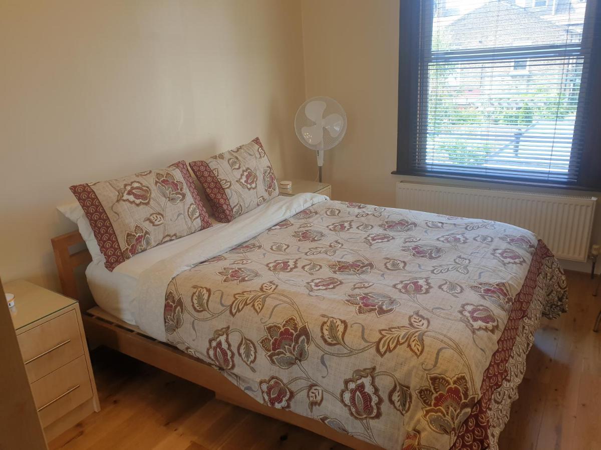 London Luxury 2 Bedroom Flat 5Min Walk From Overground, With Free Wifi, Free Parking-Sleeps X6 일포드 외부 사진
