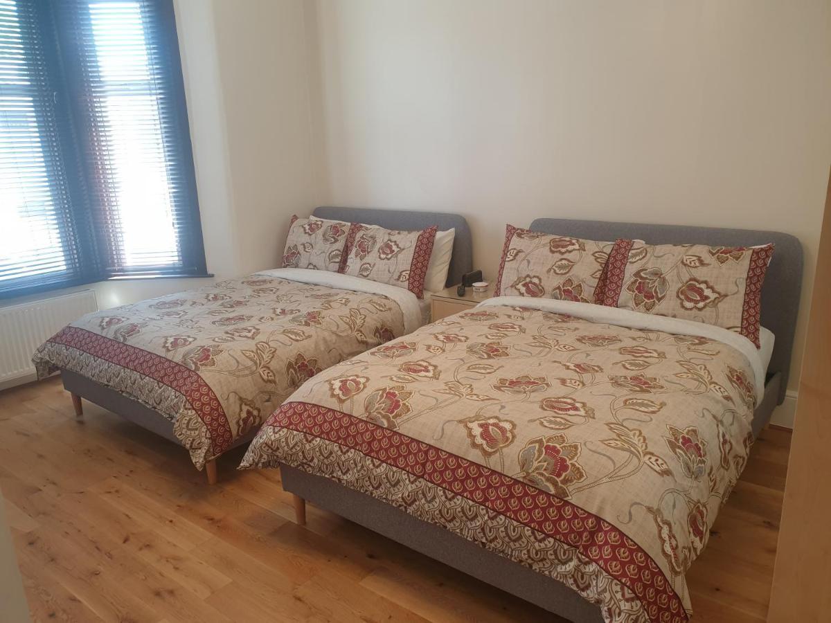 London Luxury 2 Bedroom Flat 5Min Walk From Overground, With Free Wifi, Free Parking-Sleeps X6 일포드 외부 사진