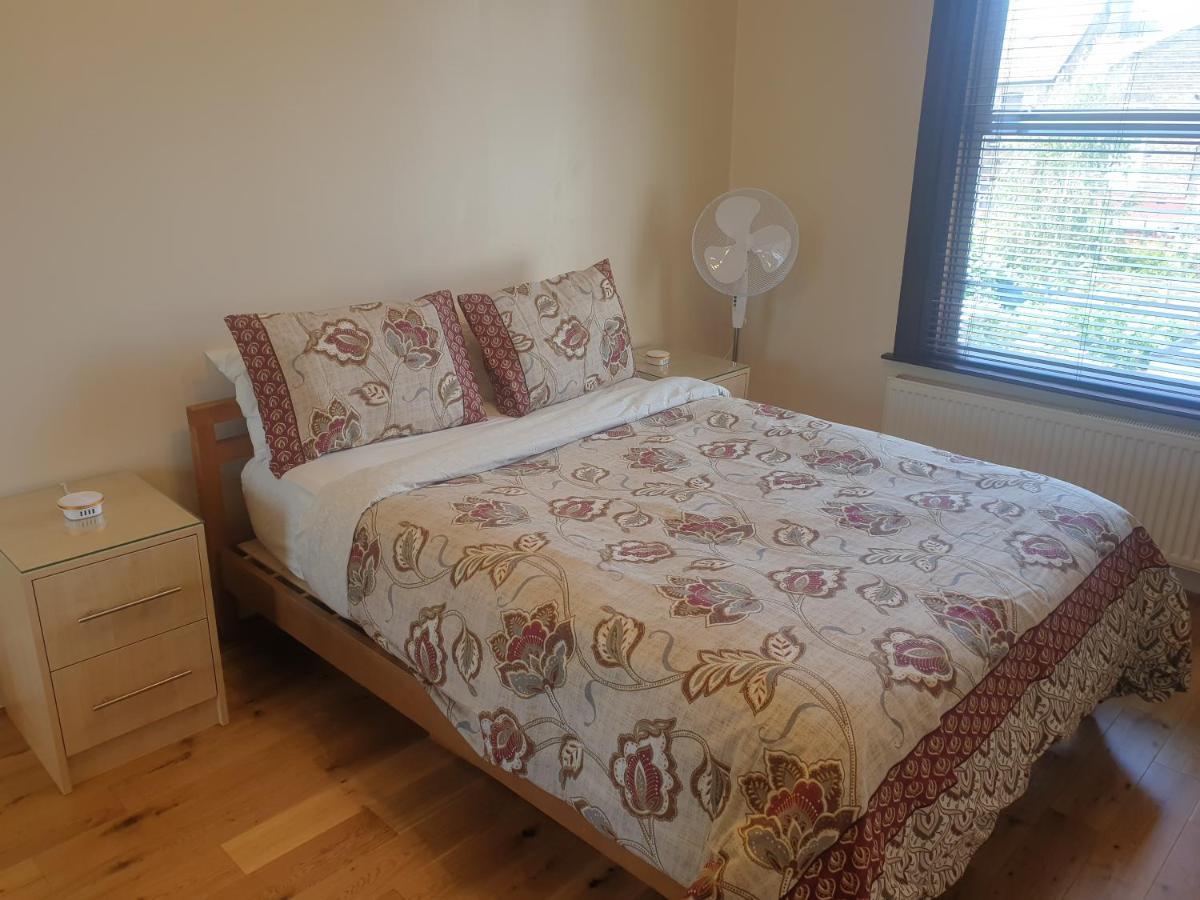 London Luxury 2 Bedroom Flat 5Min Walk From Overground, With Free Wifi, Free Parking-Sleeps X6 일포드 외부 사진