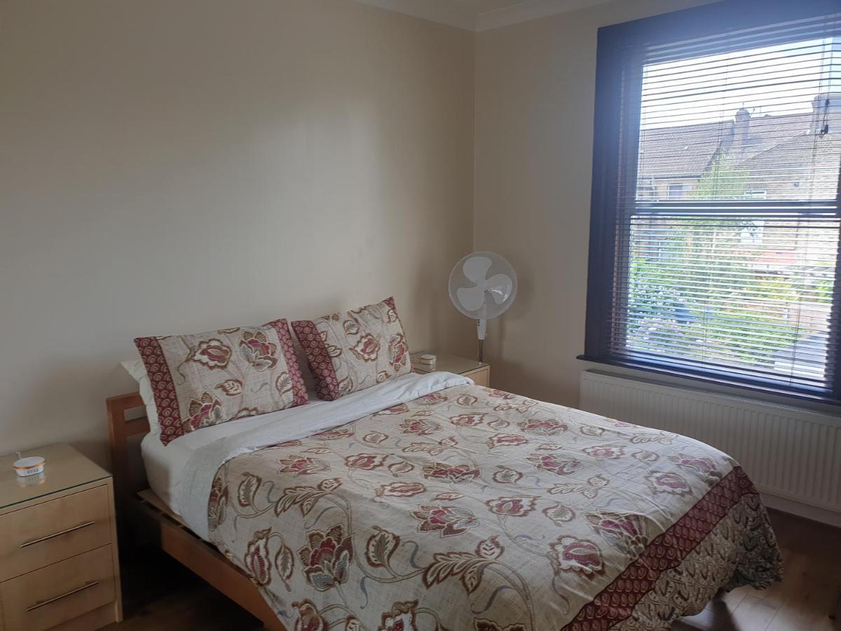 London Luxury 2 Bedroom Flat 5Min Walk From Overground, With Free Wifi, Free Parking-Sleeps X6 일포드 외부 사진