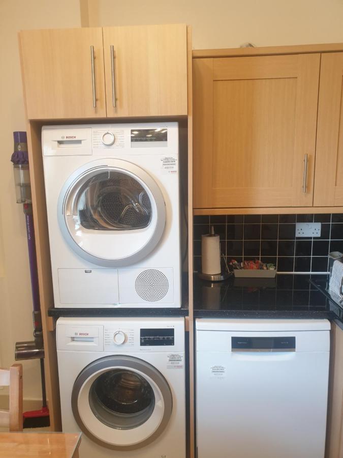 London Luxury 2 Bedroom Flat 5Min Walk From Overground, With Free Wifi, Free Parking-Sleeps X6 일포드 외부 사진