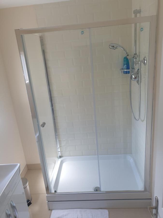 London Luxury 2 Bedroom Flat 5Min Walk From Overground, With Free Wifi, Free Parking-Sleeps X6 일포드 외부 사진