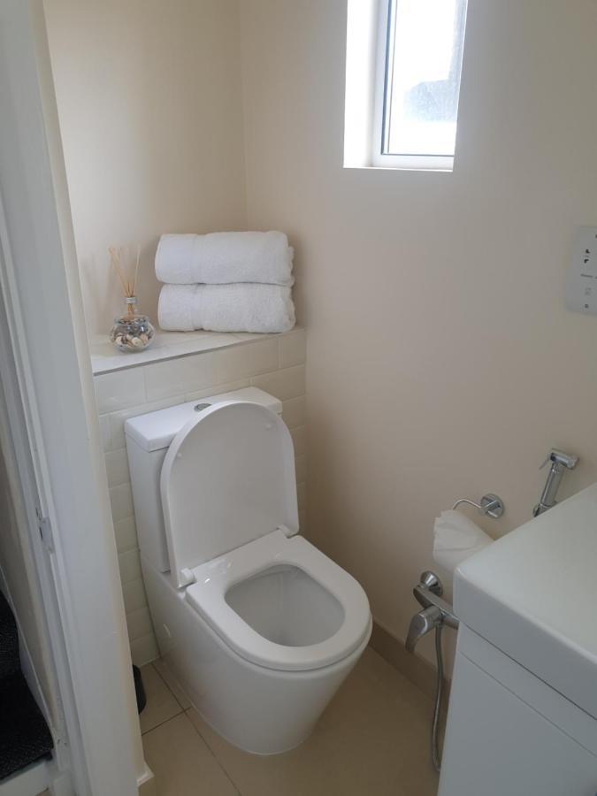 London Luxury 2 Bedroom Flat 5Min Walk From Overground, With Free Wifi, Free Parking-Sleeps X6 일포드 외부 사진