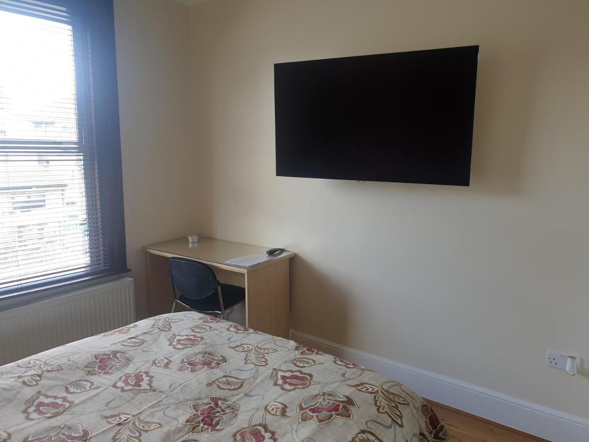 London Luxury 2 Bedroom Flat 5Min Walk From Overground, With Free Wifi, Free Parking-Sleeps X6 일포드 외부 사진