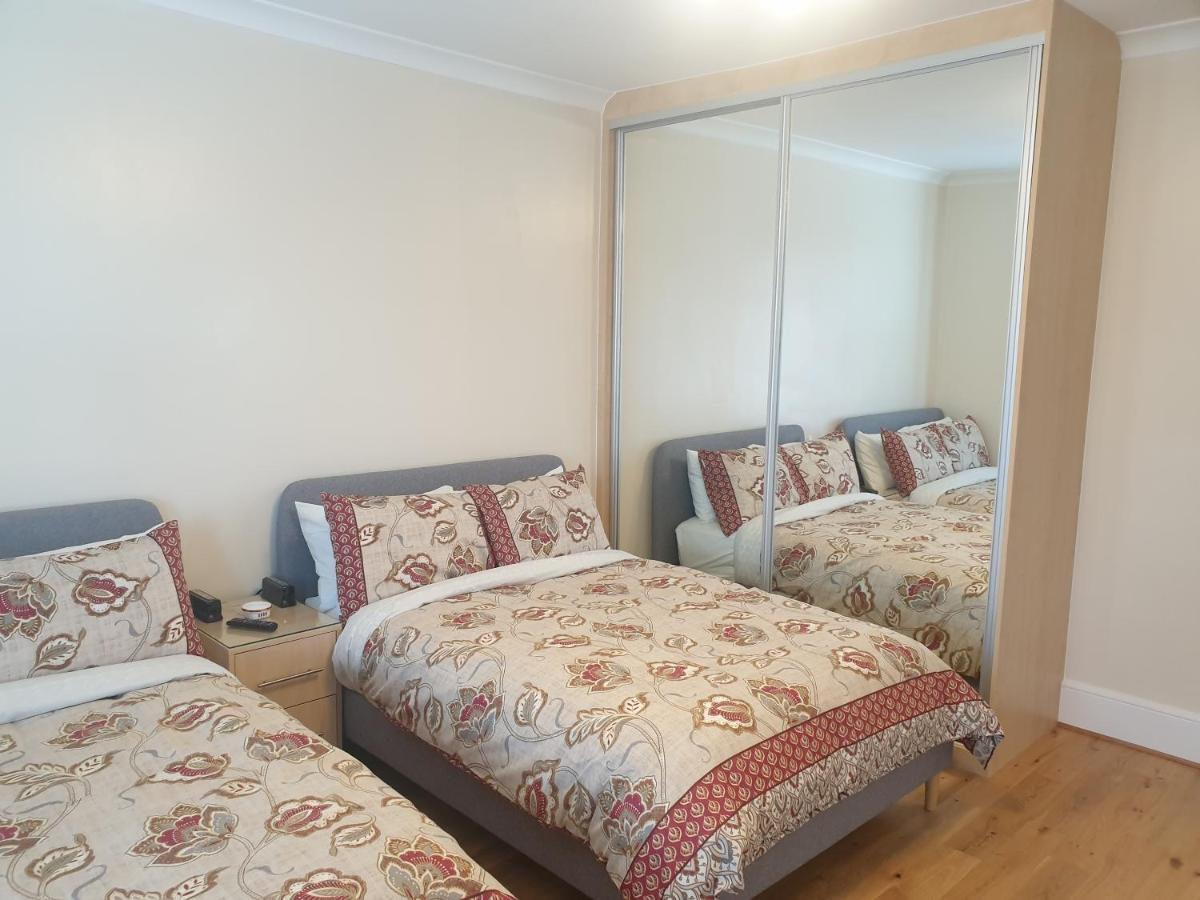 London Luxury 2 Bedroom Flat 5Min Walk From Overground, With Free Wifi, Free Parking-Sleeps X6 일포드 외부 사진