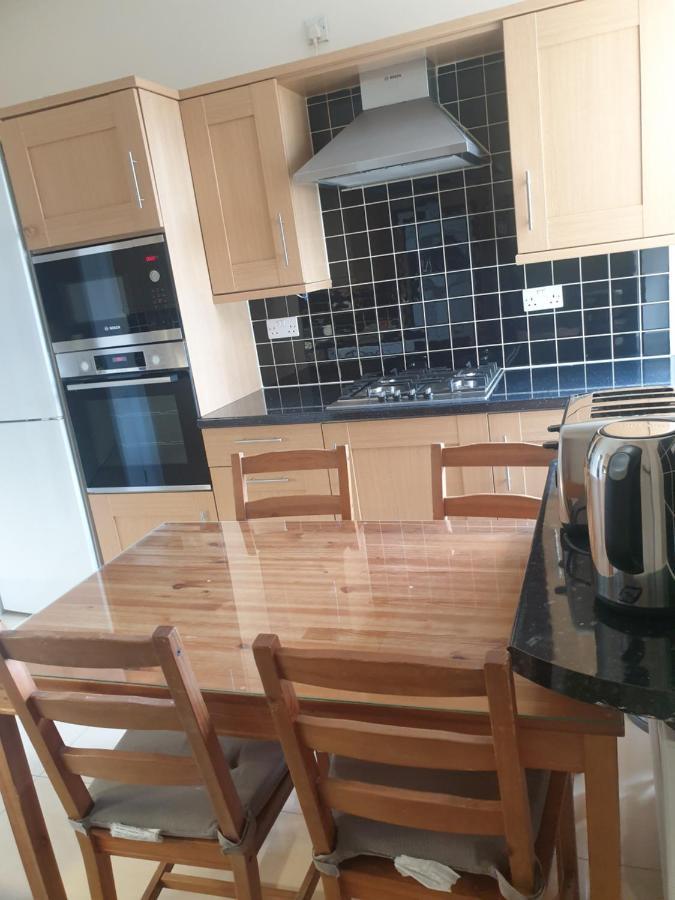 London Luxury 2 Bedroom Flat 5Min Walk From Overground, With Free Wifi, Free Parking-Sleeps X6 일포드 외부 사진